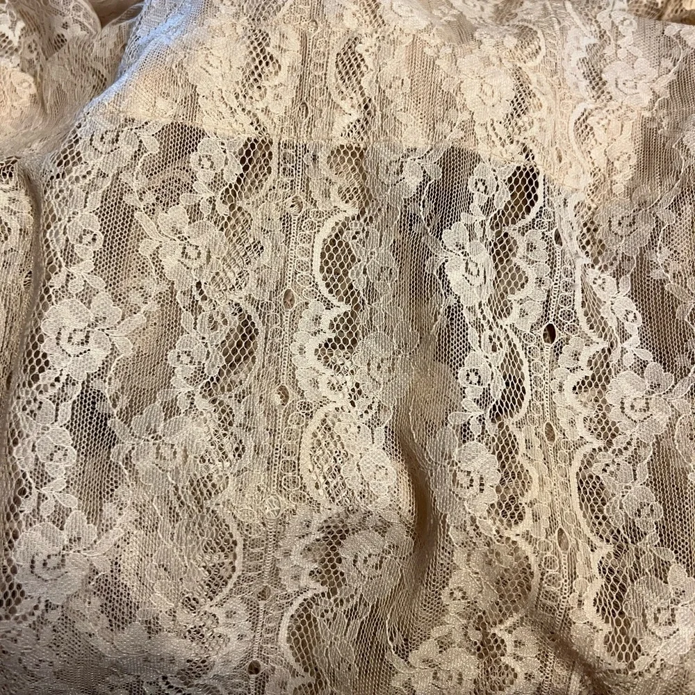Vintage Lace Curtain (1) panel Tan color 110”Wx86”L - Picture 4 of 6